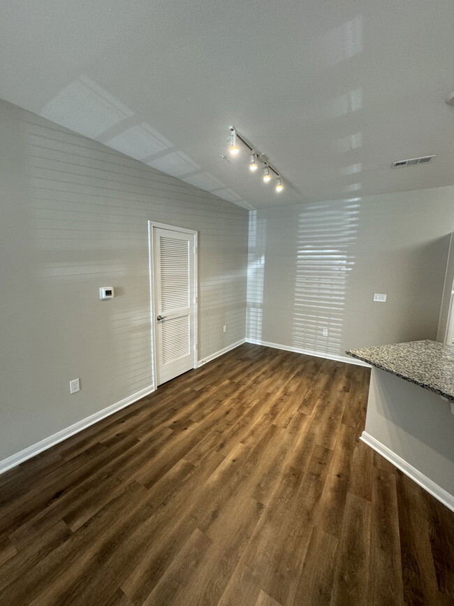 Building Photo - 3999 John Sharp Dr
