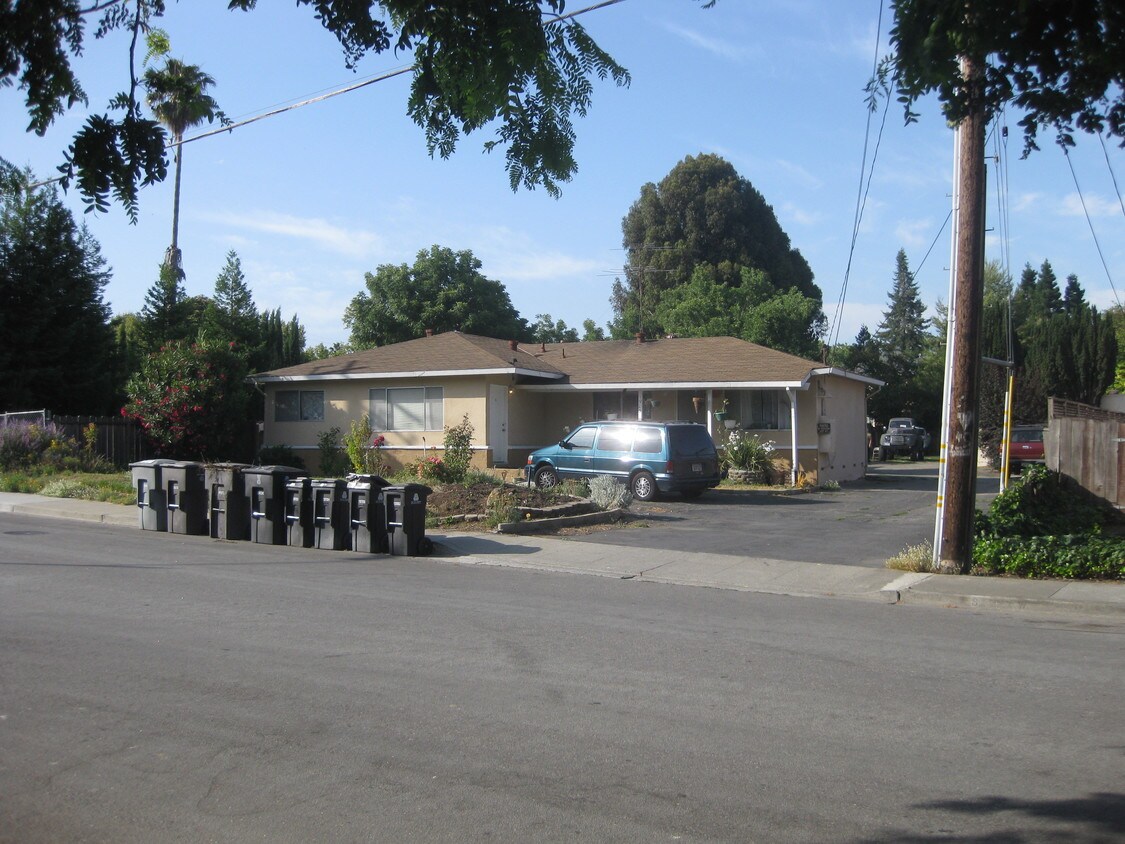 Primary Photo - 1905 San Ramon Ave