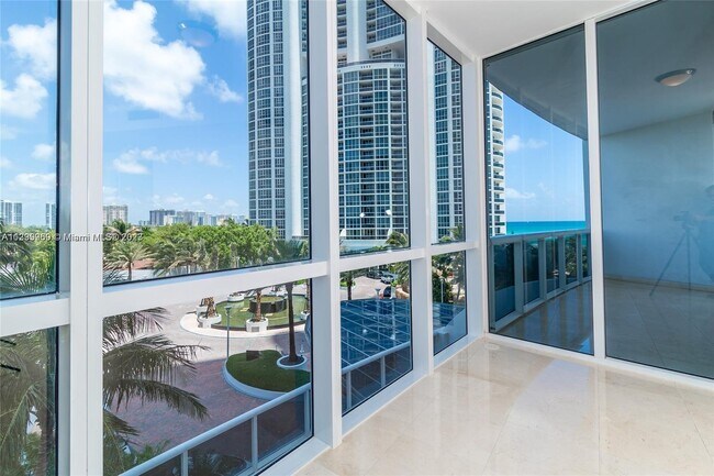 Foto del edificio - 18101 Collins Ave