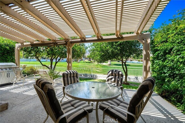 Patio fuera de la sala de estar y la cocina. - 46375 Ryway Pl