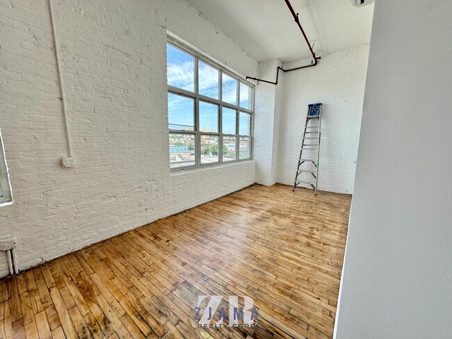 Foto del edificio - 385 Troutman St
