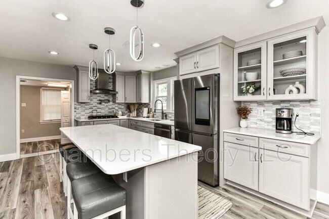Foto del edificio - 3529 Woodburn Rd