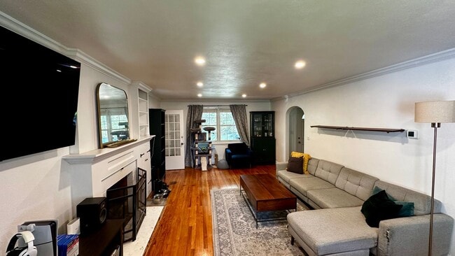 Photo - Larchmont House