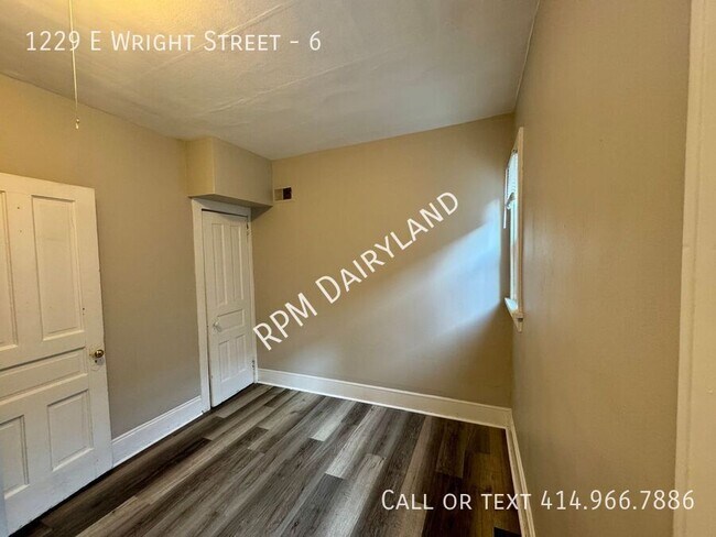 Foto del edificio - 1229 E Wright St