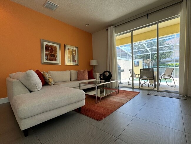 Foto del edificio - 1641 Retreat Cir