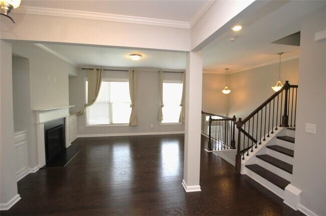 Building Photo - 660 Sunset Park Dr