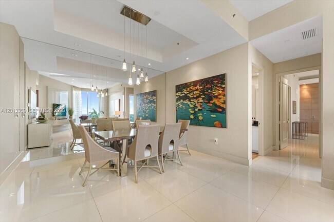 Foto del edificio - 15811 Collins Ave