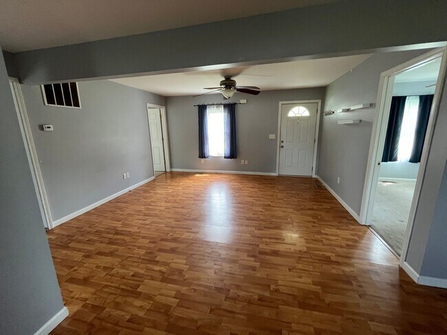 Foto del edificio - 3 bedroom 2 bath in Jerseyville