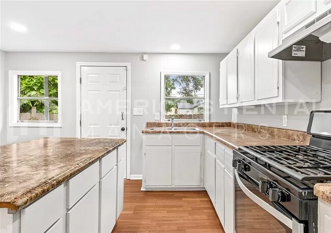 Building Photo - Cute Home for Rent in Tuscaloosa!! Availab...