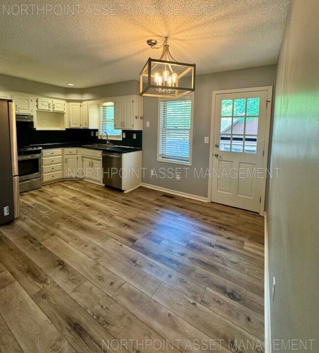 Building Photo - Exceptional Split-Level Home on Large Corn...