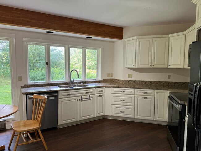Building Photo - 3 Bedroom Ranch in Lebanon