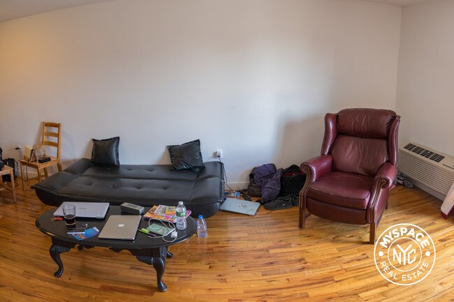 Building Photo - 119 Hart St