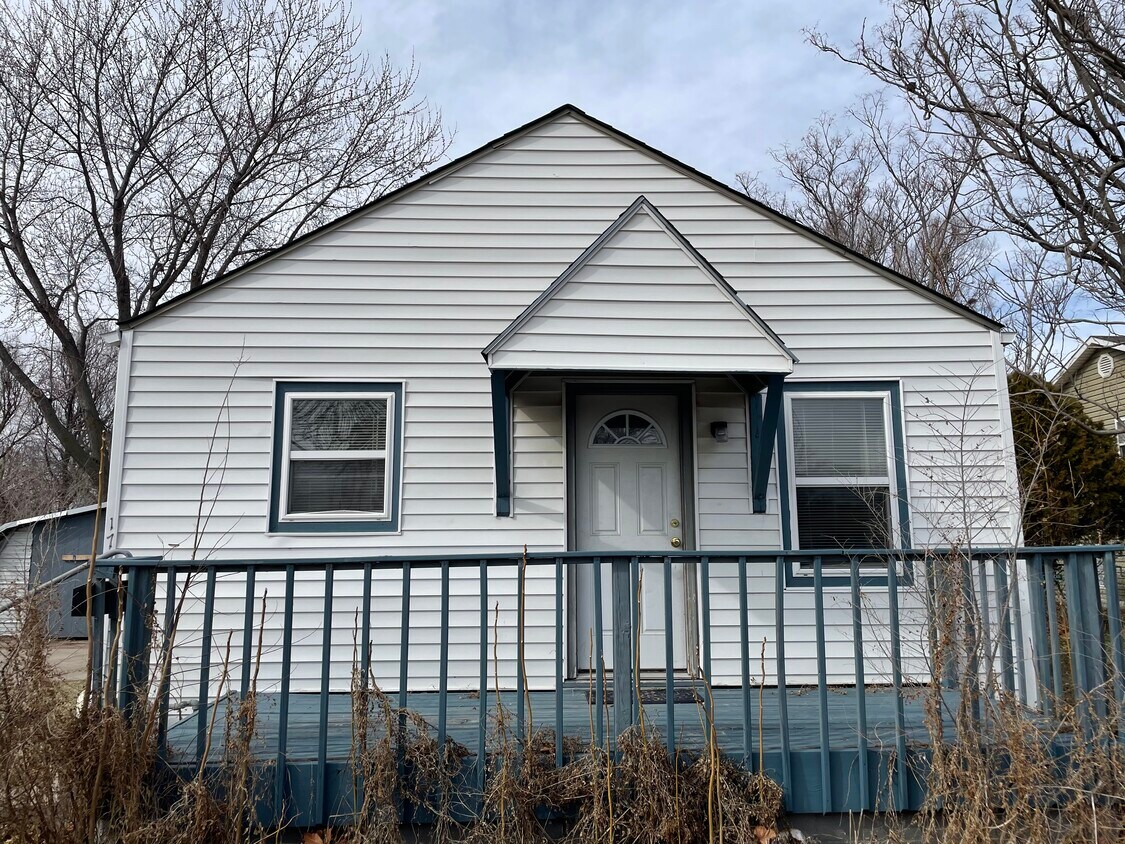 Primary Photo - 1735 S Elizabeth St