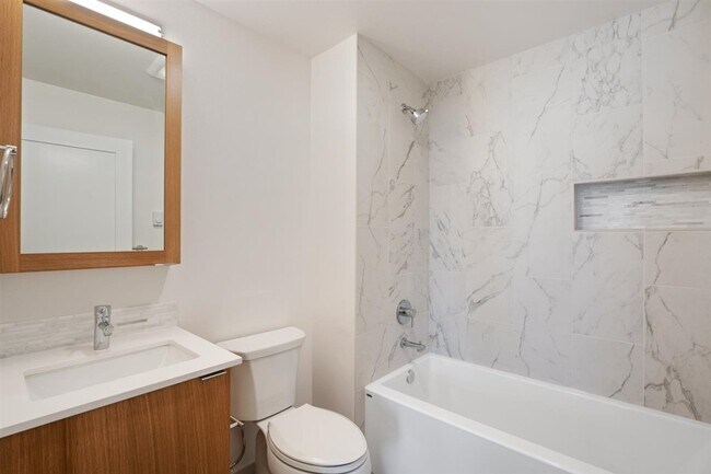 Foto del edificio - 5810 Roosevelt Way NE
