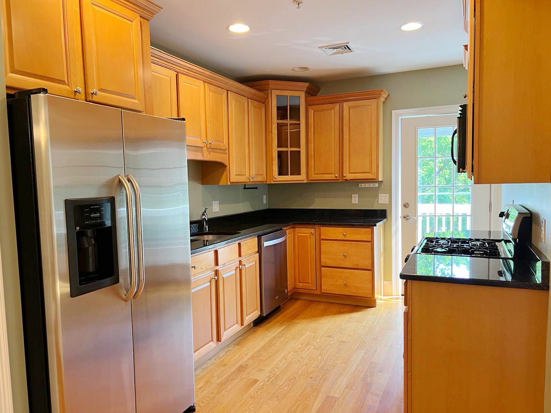 Primary Photo - AVAILABLE NOW! Well-maintained 3Bed/2bath ...