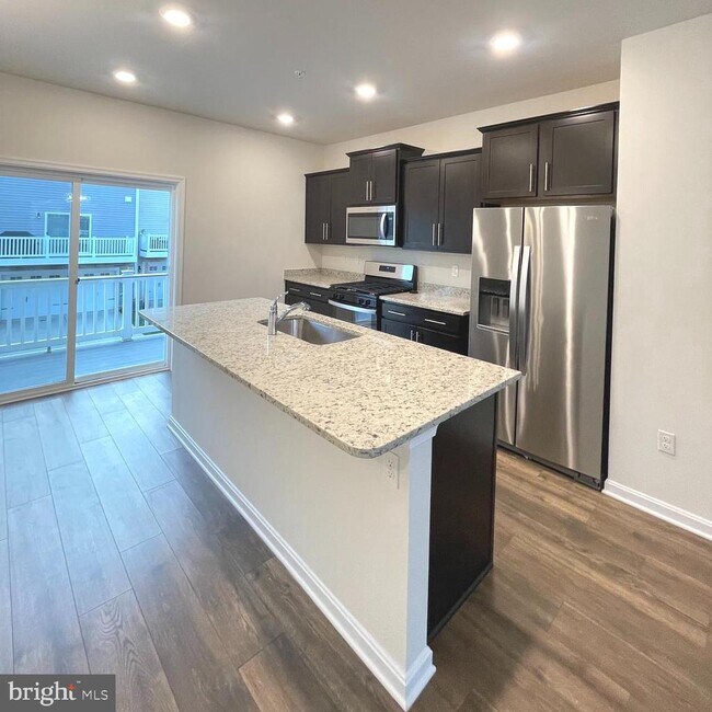 Building Photo - 2709 Princess Victoria Way