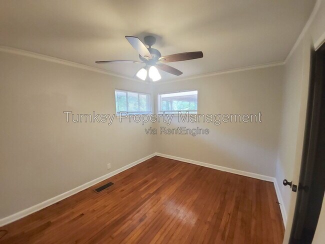 Building Photo - 15 Woodcliff Cir
