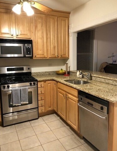 Building Photo - 1711 N Fern Ct