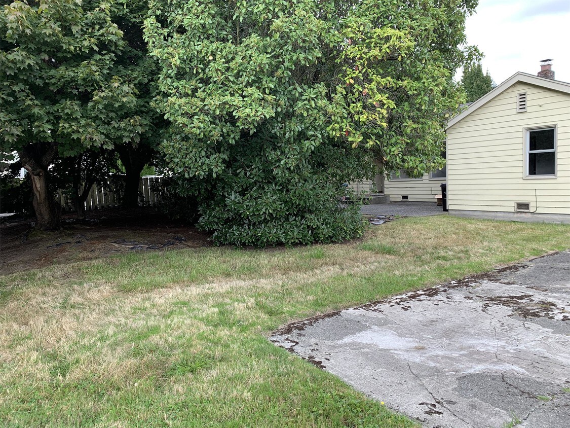 Primary Photo - 531 S Cloverdale St