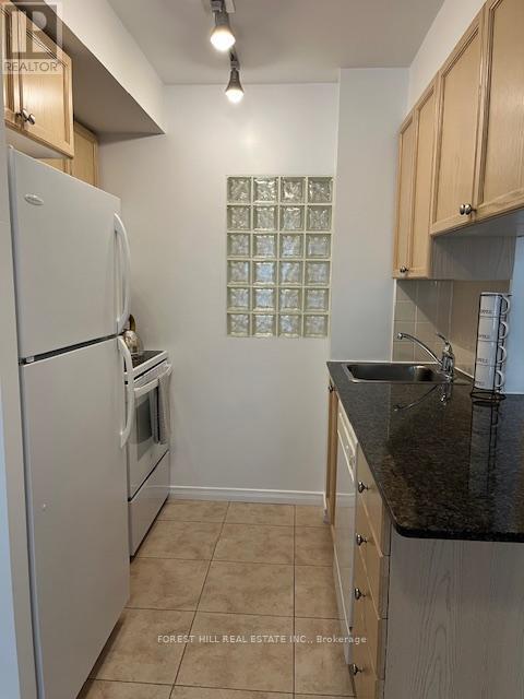 Photo du bâtiment - 925-925 Bay St.