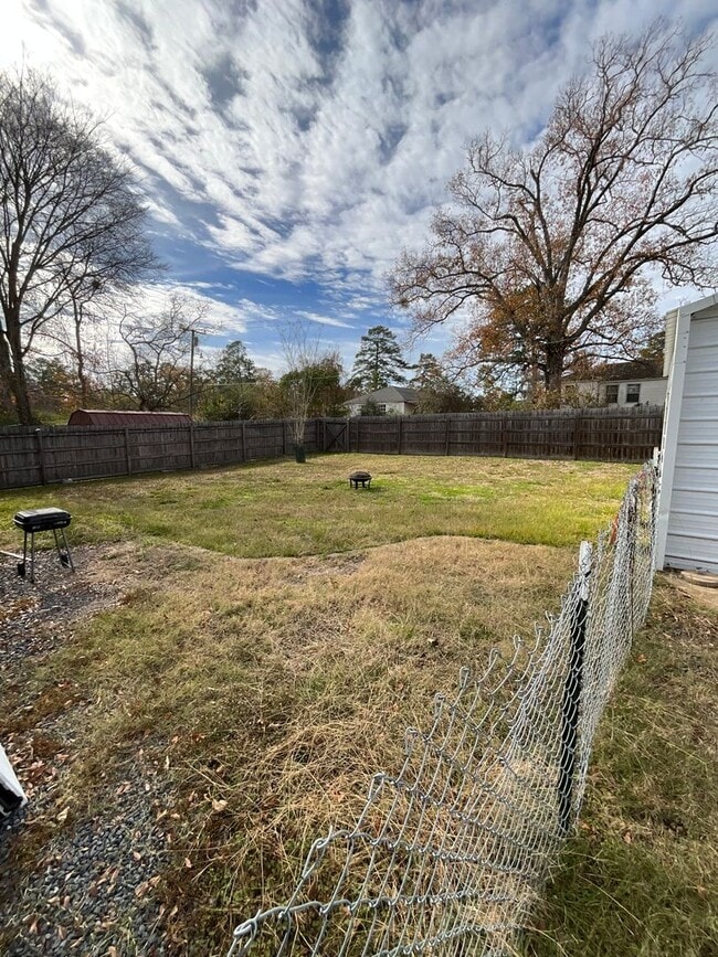 Building Photo - 1100 Marvin Ave