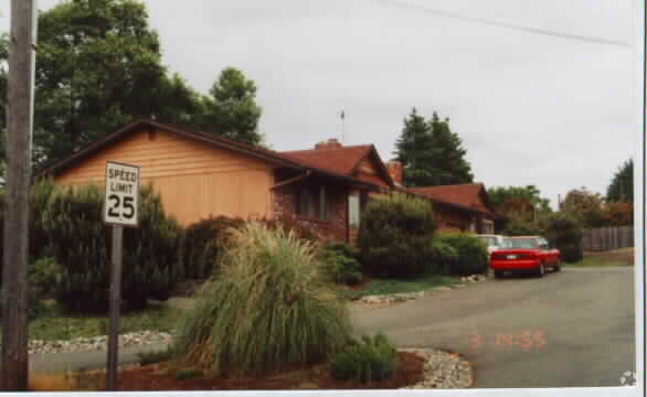 Primary Photo - 2607 Crystal Springs Rd W