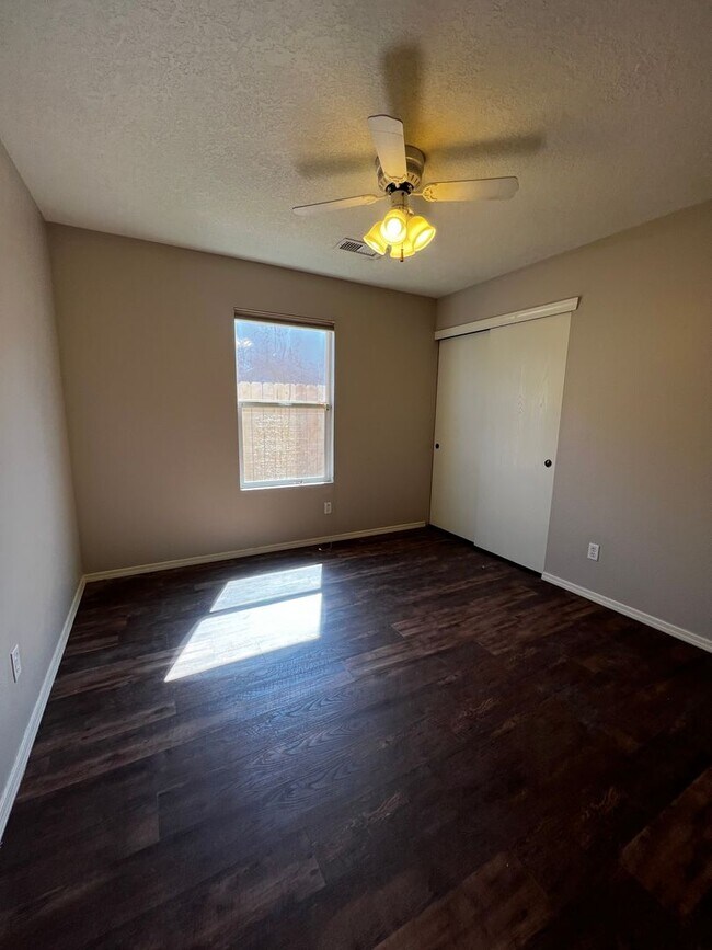Foto del edificio - Beautiful 3 bedroom 2 bathroom home.