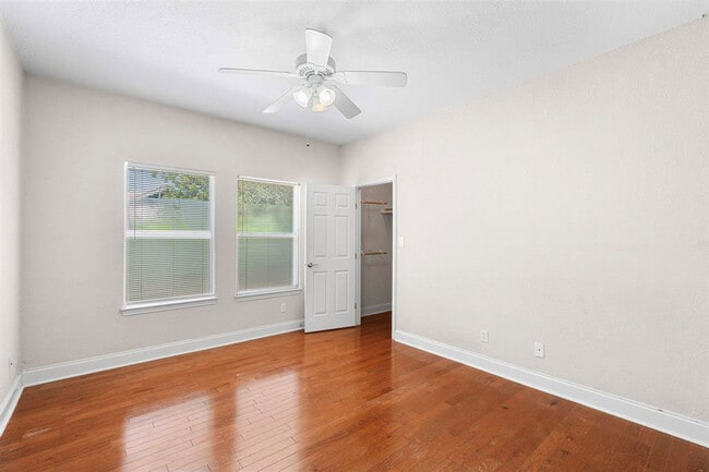 Building Photo - 716 W 35th St