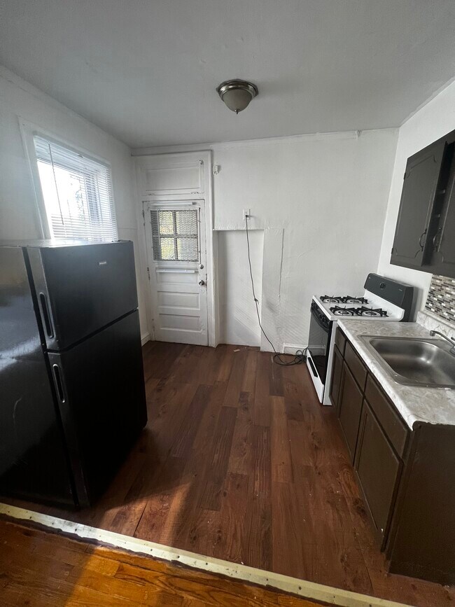 Foto del edificio - 7729 S Coles Ave