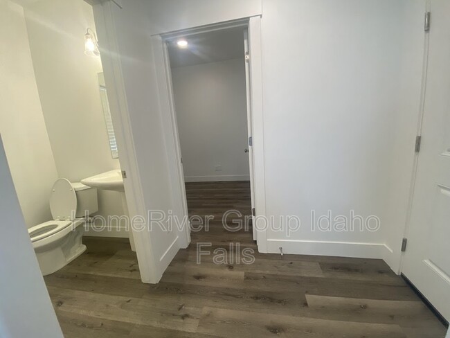 Building Photo - 763 2315 W