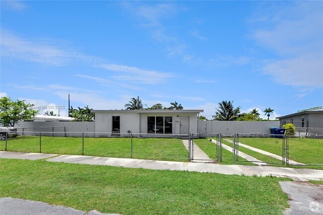 Building Photo - 11040 SW 52nd Dr