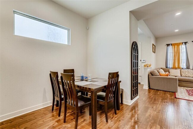Building Photo - Stunning Tri Level Home in Great Park Community