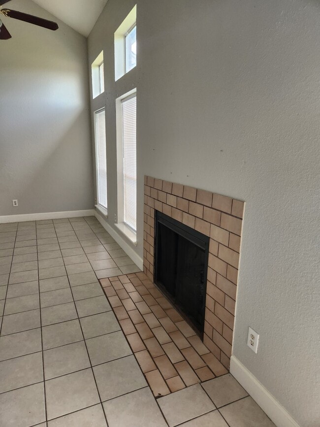 Building Photo - 3002 Gilmar Dr