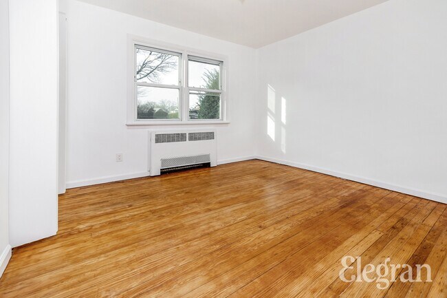 Building Photo - 37 Ambrose Pl