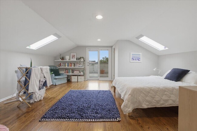 Foto del edificio - 1038 N Marshfield Ave