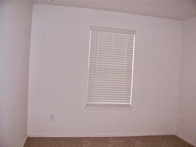 Building Photo - 5015 Balcolm Dr