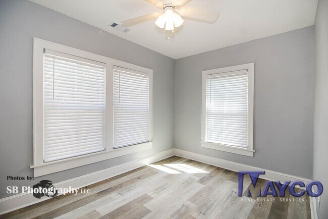 Building Photo - Beautifully remodeled 2 bedroom in Highland!