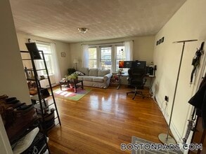 Building Photo - 38 Day St