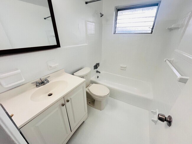 Foto del edificio - 1241 W River Dr