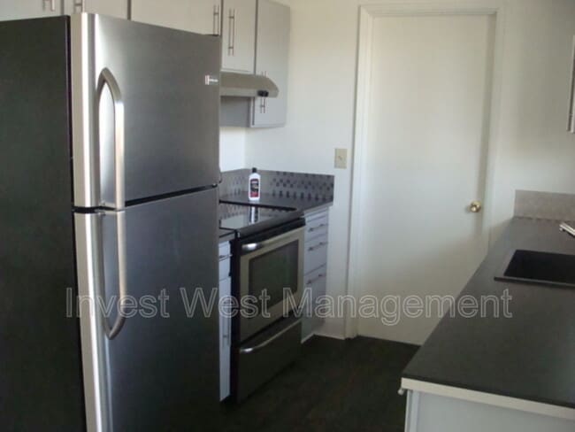 Building Photo - 415 NE 104th Ave