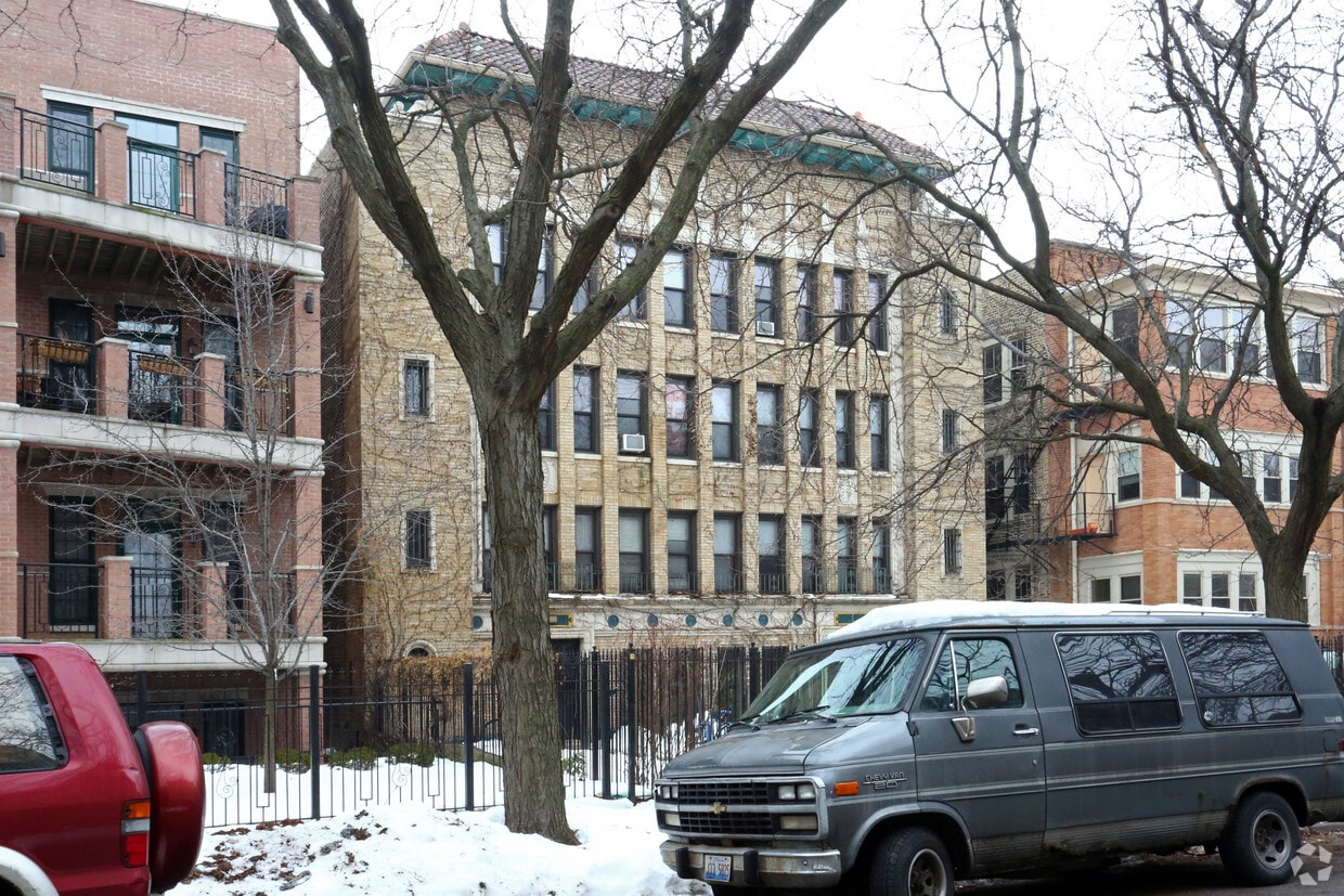 Building Photo - 4736 N Malden St