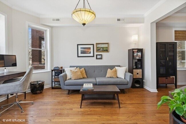 Foto del edificio - 1741 W Catalpa Ave