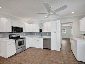 Building Photo - 1205 Guava Isle
