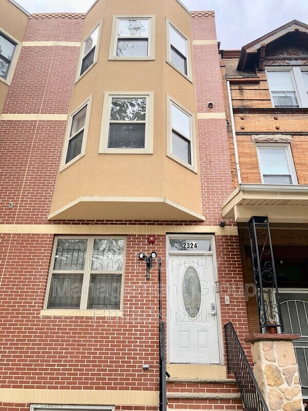Building Photo - 2324 N Park Ave