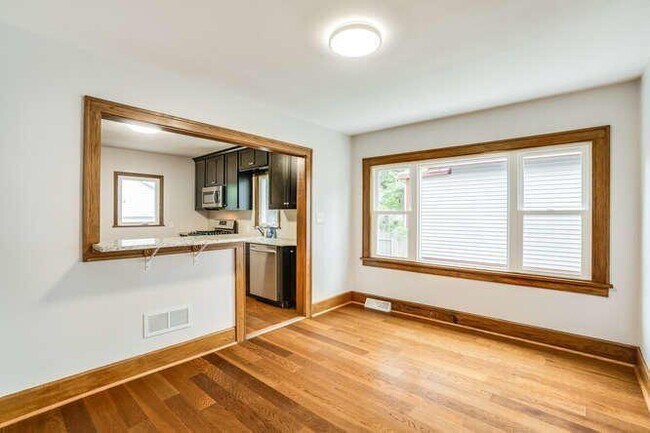 Building Photo - 517 Hayes Avenue
