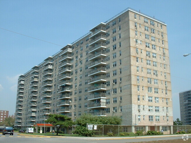 View from the southwest - Dayton Beach Park