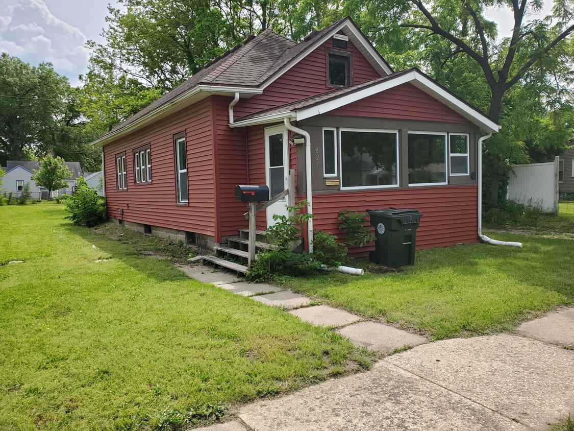 827 Newton St, Waterloo, IA 50703 - House Rental in Waterloo, IA ...