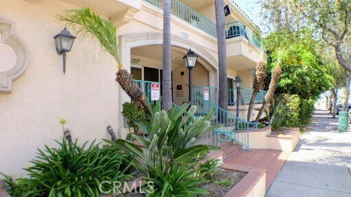 Building Photo - 1121 Obispo Ave