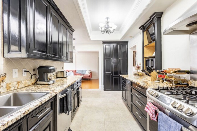 Building Photo - BEAUTIFUL Home For Rent in St Petersburg! WITH A POOL!