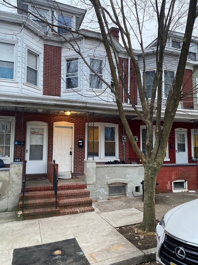Building Photo - 742 Indiana Avenue